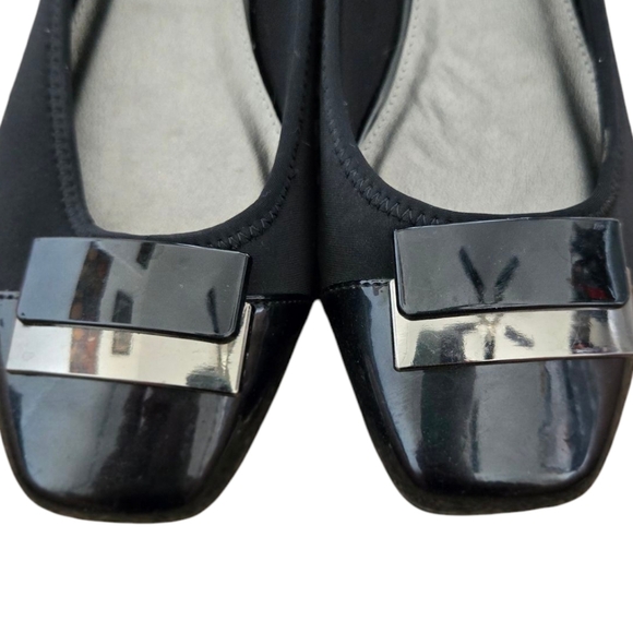 Marbella Elegant Black Flats with Accent Size 10W - Picture 4 of 6